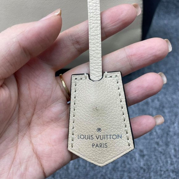 Auth Louis Vuitton Lock Me black and beige like new - Picture 9 of 11